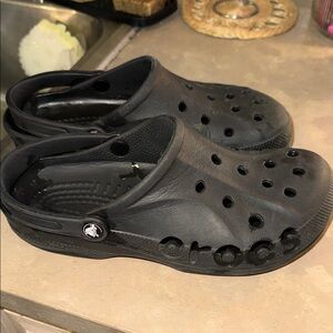 Crocs Men’s Size 7/Womens size 9- worn a few times only